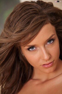 画像のタグ: American, Brunette, Eyes, Malena Morgan, Face, Safe for work