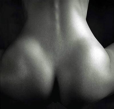 画像のタグ: Black and White, Ass - Butt