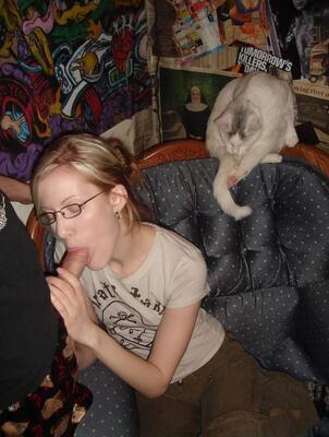 画像のタグ: Blonde, Blowjob