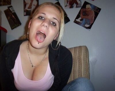 画像のタグ: Blonde, Piercing, Boobs