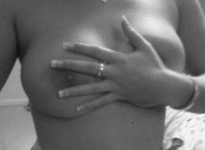 画像のタグ: Boobs, Black and White