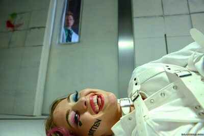 画像のタグ: American, Brazzers.com, Brunette, Riley Reid, Sexy Wallpaper