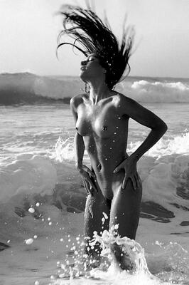 画像のタグ: Beach, Brunette