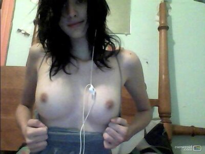 画像のタグ: Brunette, Boobs, Flashing