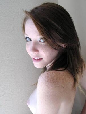 画像のタグ: Brunette, Boobs