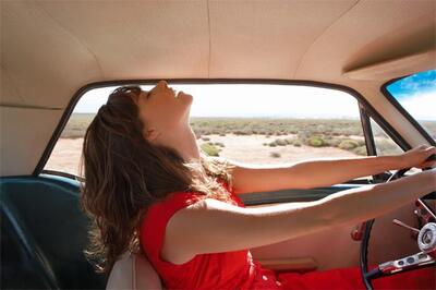 画像のタグ: Brunette, Car, Safe for work