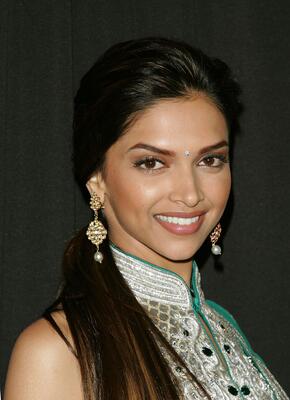 画像のタグ: Brunette, Deepika Padukone, Indian, Smiling, Celebrity - Star, Face, Safe for work