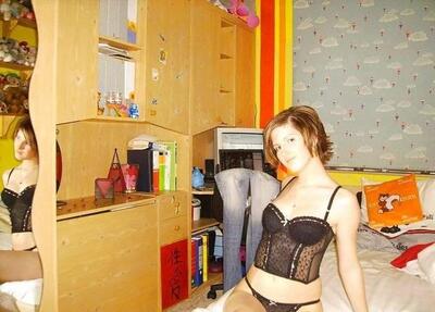 画像のタグ: Brunette, Lingerie