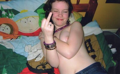 画像のタグ: Brunette