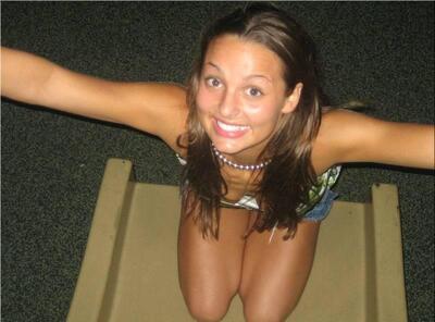 画像のタグ: Brunette