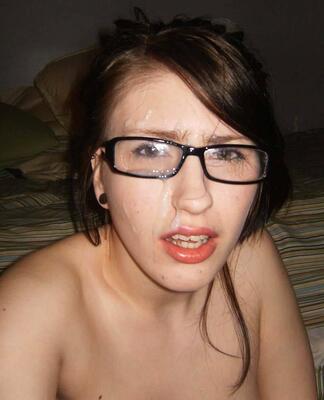 画像のタグ: Cumshot, Brunette, Facial