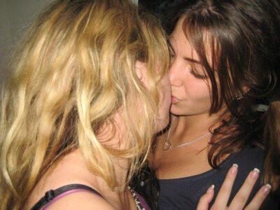 画像のタグ: Kissing