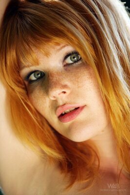 画像のタグ: Mia Sollis, Watch4Beauty, Redhead, Czech