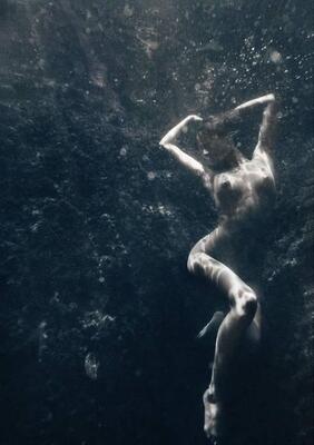 画像のタグ: Pool, Under water