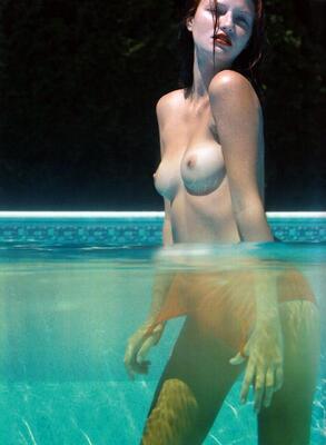 画像のタグ: Redhead, Pool