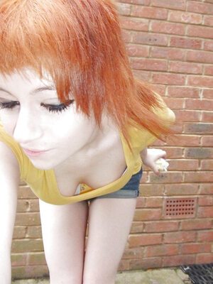 画像のタグ: Redhead, Selfie