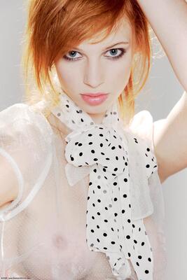 画像のタグ: Redhead