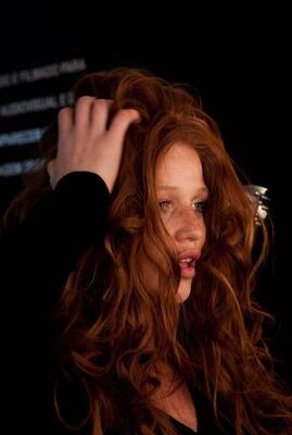 画像のタグ: Redhead