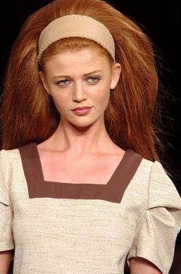 画像のタグ: Redhead