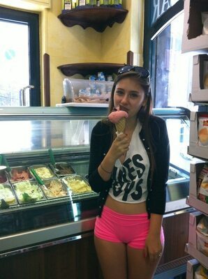 画像のタグ: Safe for work