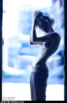 画像のタグ: Skinny, Blonde, Small Tits