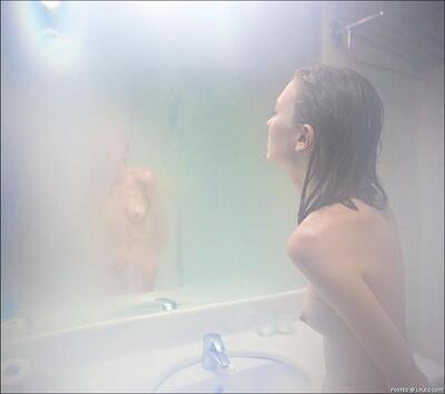 画像のタグ: Skinny, Brunette, Small Tits