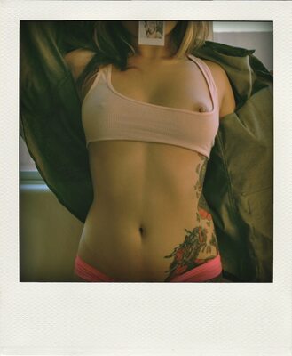 画像のタグ: Tattoo, Tummy